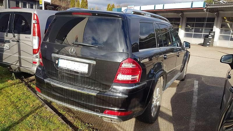 Gebraucht Mercedes GL350 211 PS (155 kW) 2012 Obsidianschwarz SUV
