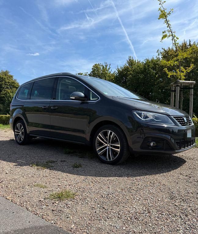 Grau Gebraucht 2021 Seat Alhambra FR-Line Van / Kleinbus | 28.750 € (Guter Preis) - Bild 1/4