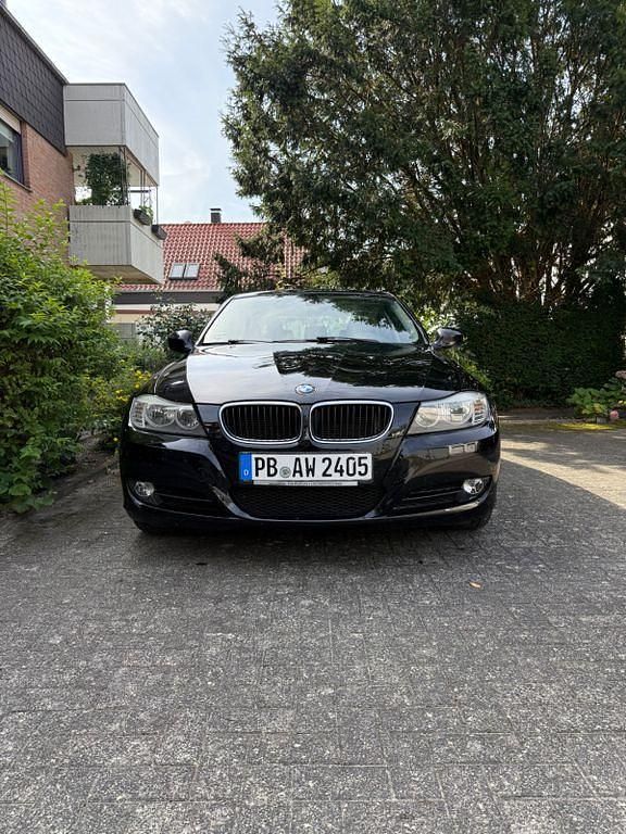 Schwarz Gebraucht 2010 BMW 318 Limousine | 4.100 € (Superpreis) - Bild 1/4