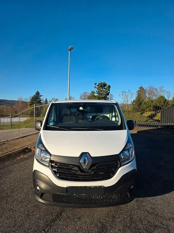 Gebraucht Renault Trafic 121 PS (88 kW) 2019 Weiß Van / Kleinbus