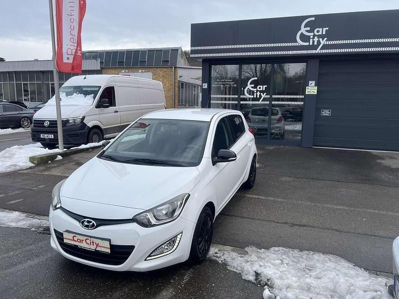 Pure white / sol Gebraucht 2014 Hyundai i20 Edition Kleinwagen | 4.499 € (Fairer Preis) - Bild 1/4
