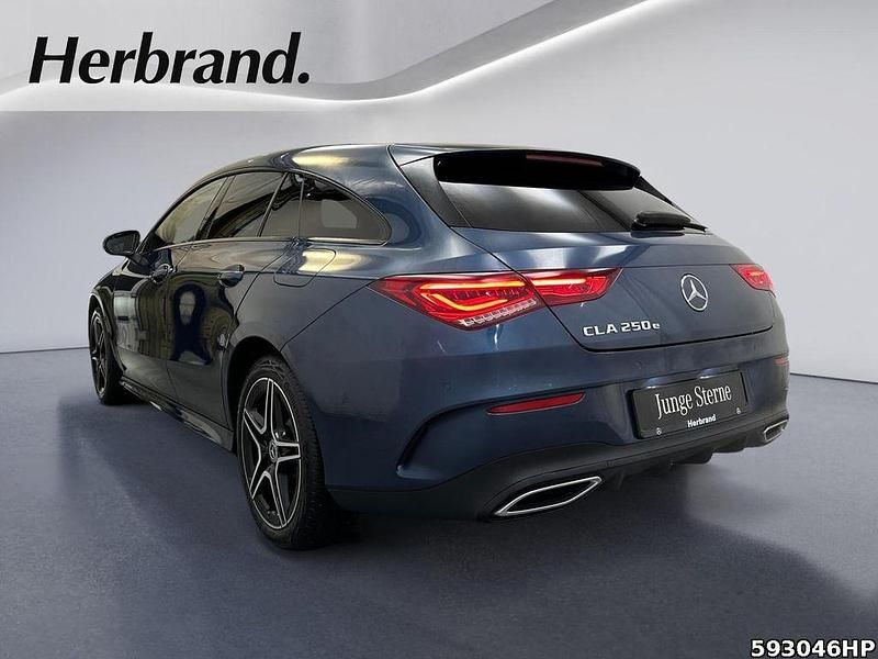 Gebraucht Mercedes CLA250e Shooting Brake AMG line 218 PS (160 kW) 2022 Blau Kombi