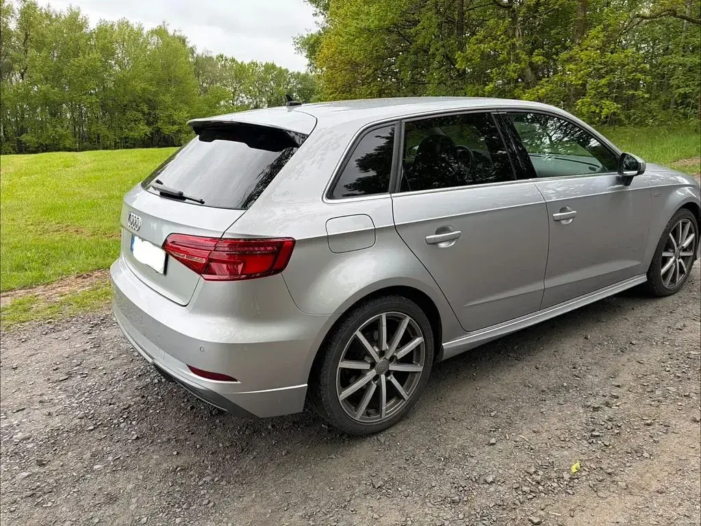Używany Audi A3 S-Line 150 KM (110 kW) 2019 Srebrny Sedan/Limuzyna