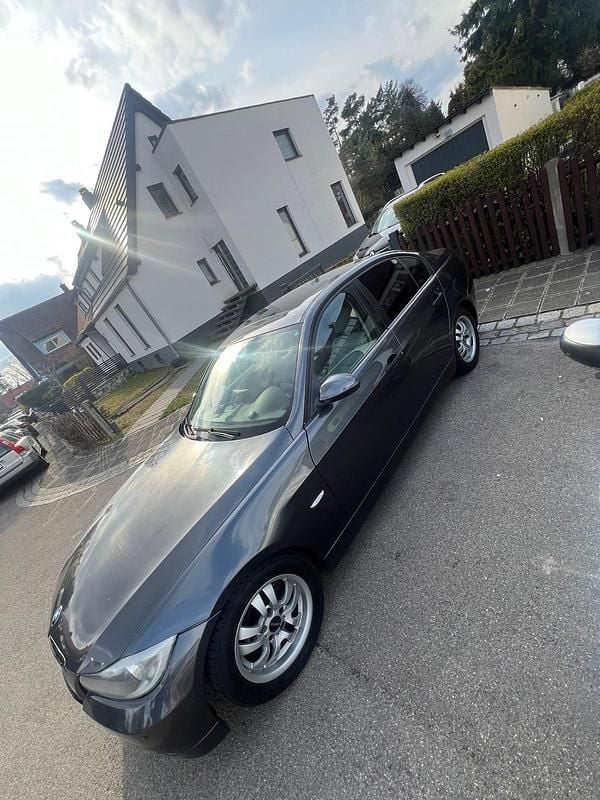 Second-hand BMW 320 150 CP (110 kW) 2005 Negru Berlinǎ