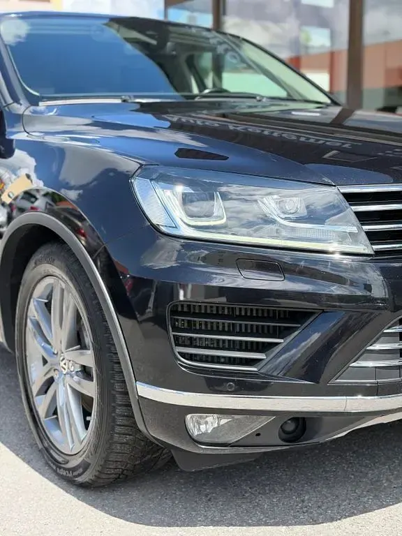 Second-hand VW Touareg 262 CP (192 kW) 2016 Negru SUV