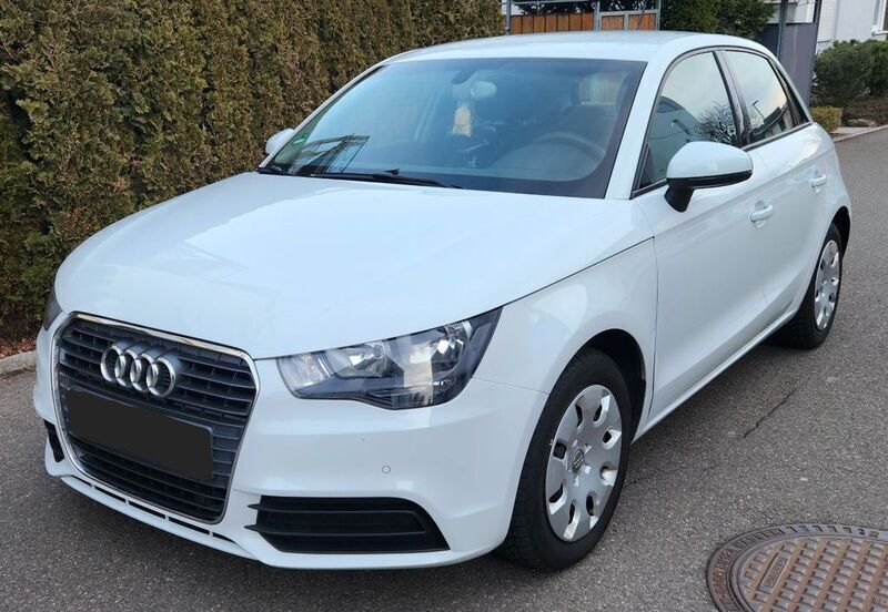 Weiß Gebraucht 2012 Audi A1 Sportback Attraction Kleinwagen | 11.000 € (Guter Preis) - Bild 1/4