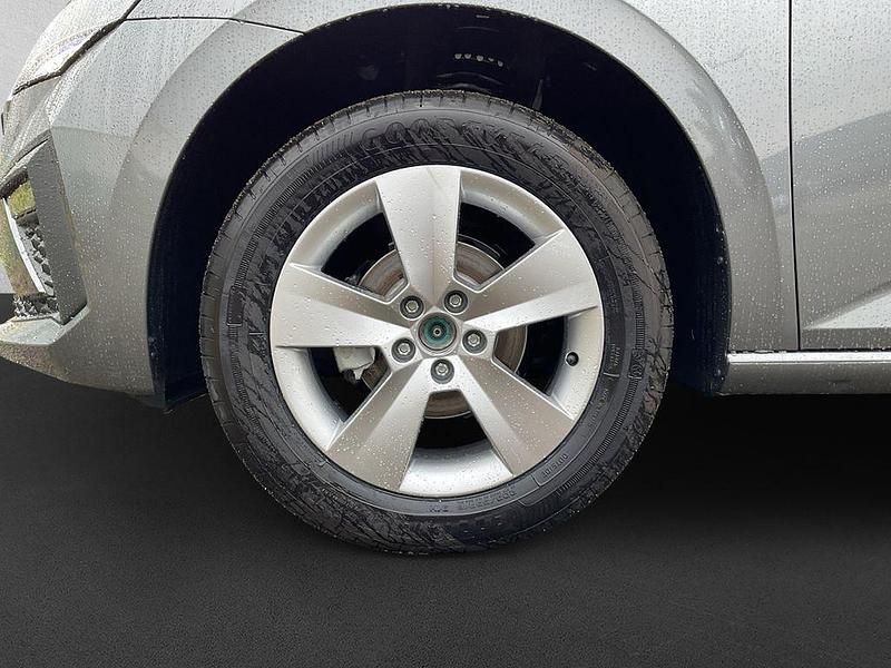 Neu Skoda Scala Essence 95 PS (69 kW) 2025 Grau Kleinwagen