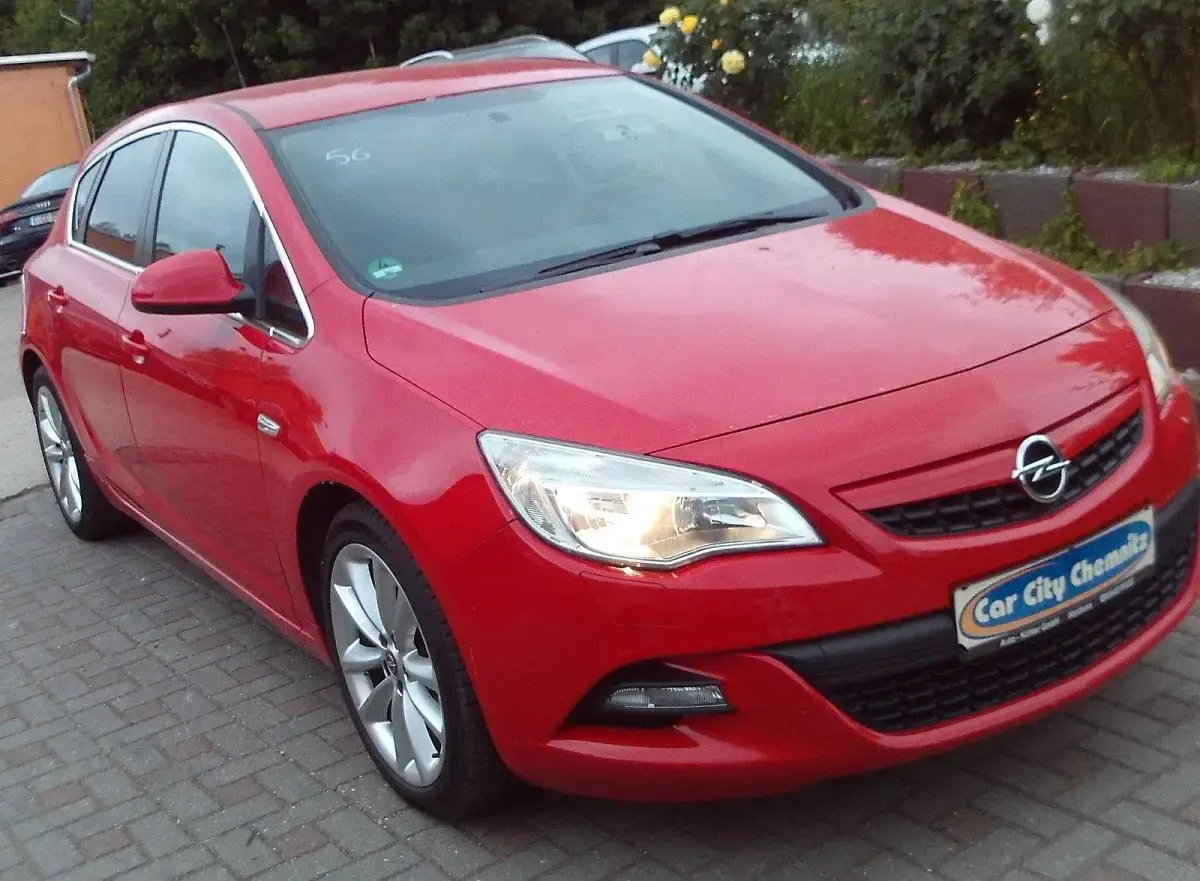 Gebraucht Opel Astra Design Edition 140 PS (102 kW) 2012 Rot Limousine