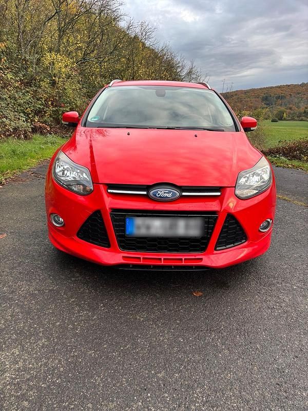 Rot Gebraucht 2013 Ford Focus S Kombi | 3.850 € (Guter Preis) - Bild 1/4