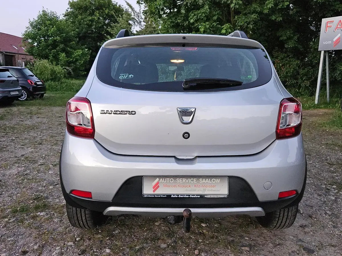 Gebraucht Dacia Sandero 90 PS (66 kW) 2013 Grau SUV