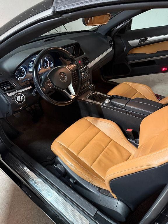 Gebraucht Mercedes E200 Elegance 184 PS (135 kW) 2012 Schwarz Cabrio