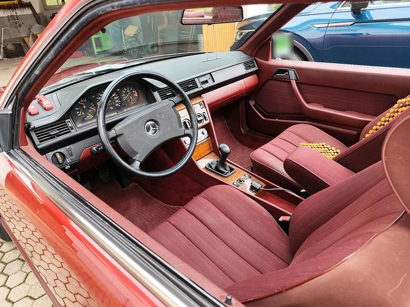 Gebraucht Mercedes E300 189 PS (139 kW) 1989 Rot Coupé