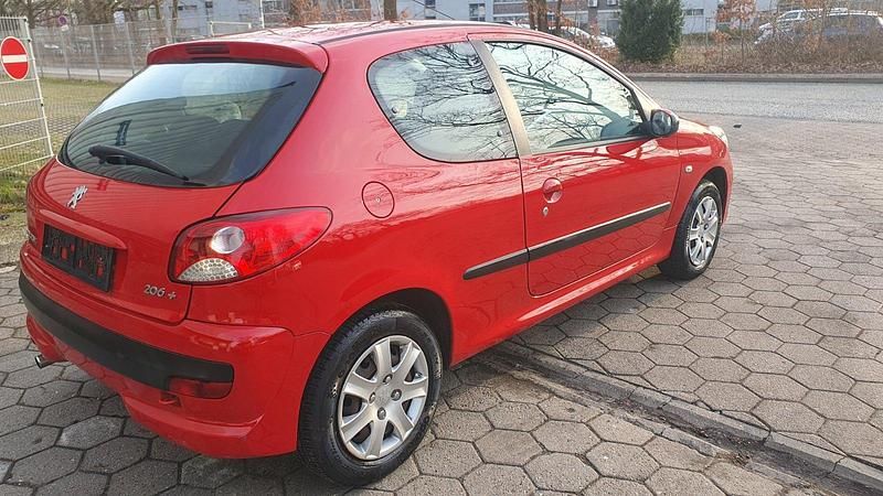 Gebraucht Peugeot 206 Basis 75 PS (55 kW) 2010 Rot Kleinwagen