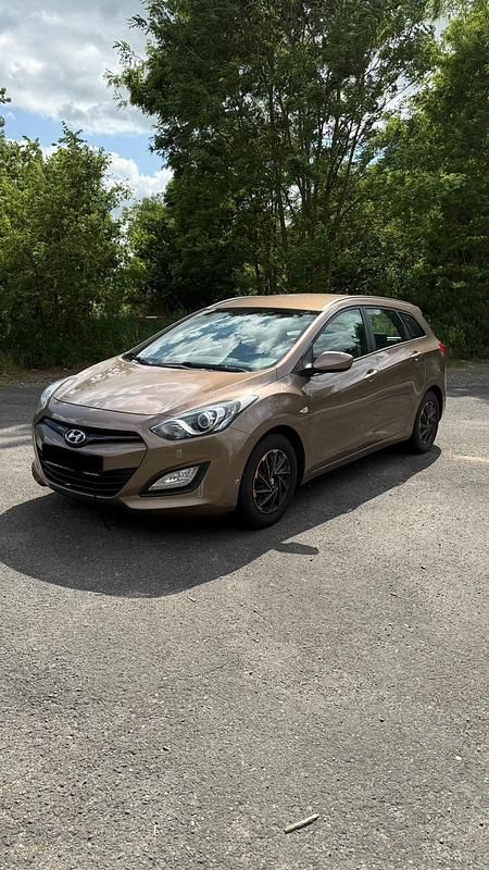 Braun Gebraucht 2014 Hyundai i30 Kombi | 7.200 € (Etwas zu teuer) - Bild 1/4