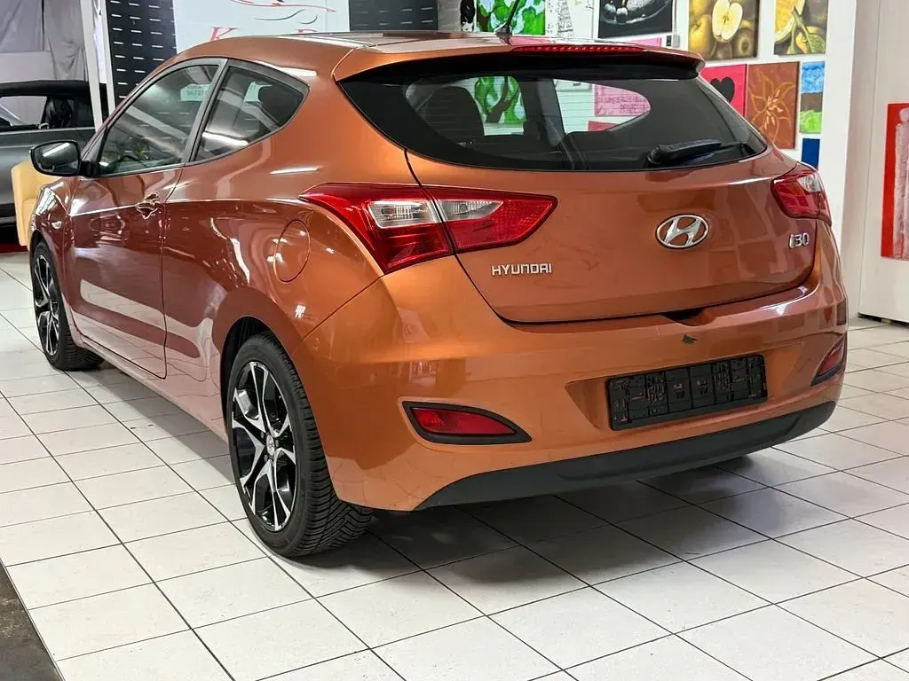 Gebraucht Hyundai i30 Trend 135 PS (99 kW) 2015 Orange Coupé