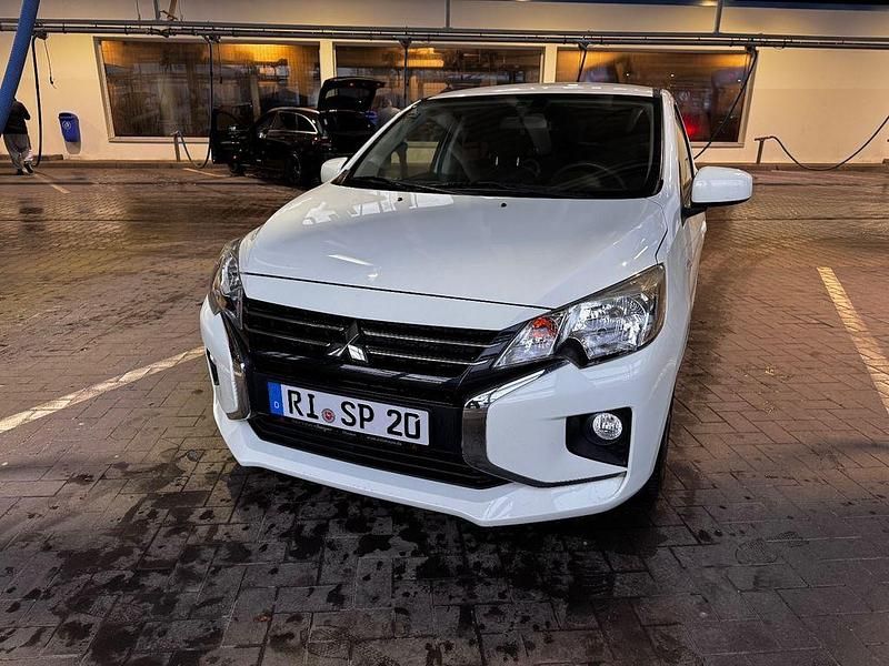 Weiß Gebraucht 2020 Mitsubishi Space Star Limousine | 4.999 € (Guter Preis) - Bild 1/4