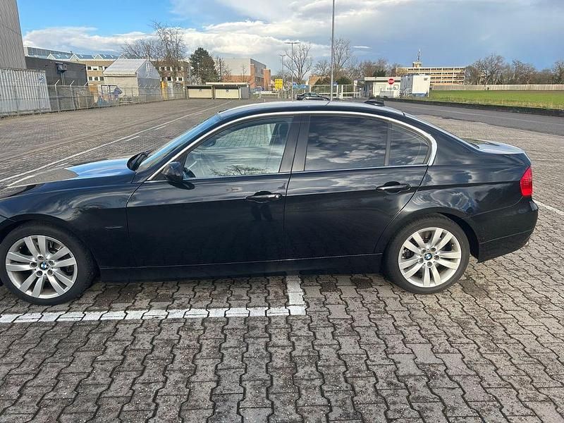 Gebraucht BMW 325 197 PS (144 kW) 2007 Schwarz Limousine