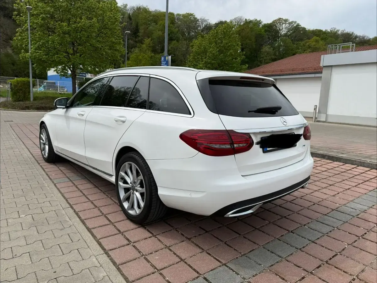 Gebraucht Mercedes C220 194 PS (142 kW) 2019 Weiß Kombi
