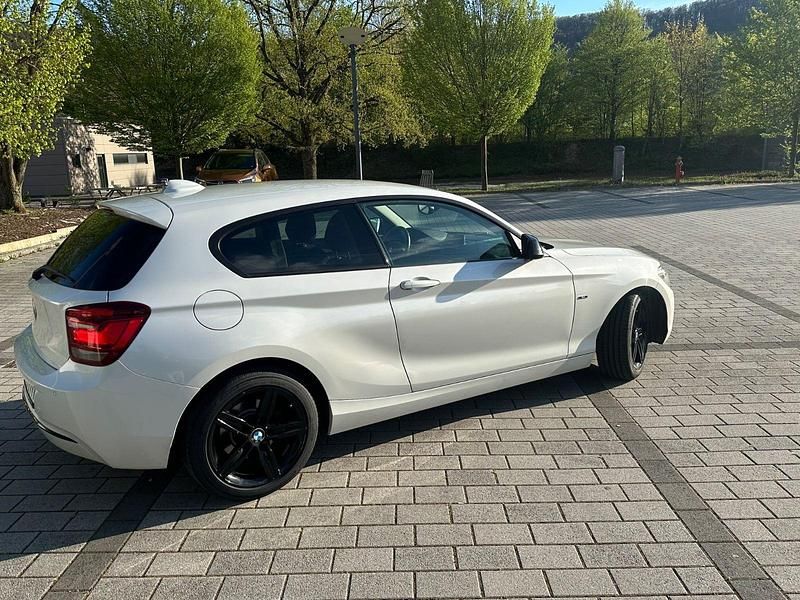 Gebraucht BMW 118 Coupé Sport Line 143 PS (105 kW) 2013 Weiß Coupé