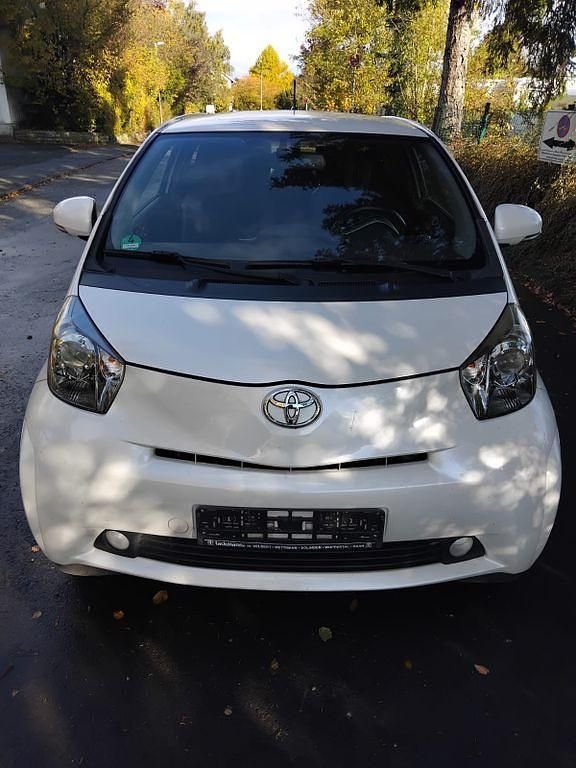 Weiß Gebraucht 2009 Toyota iQ Kleinwagen | 4.200 € (Fairer Preis) - Bild 1/4