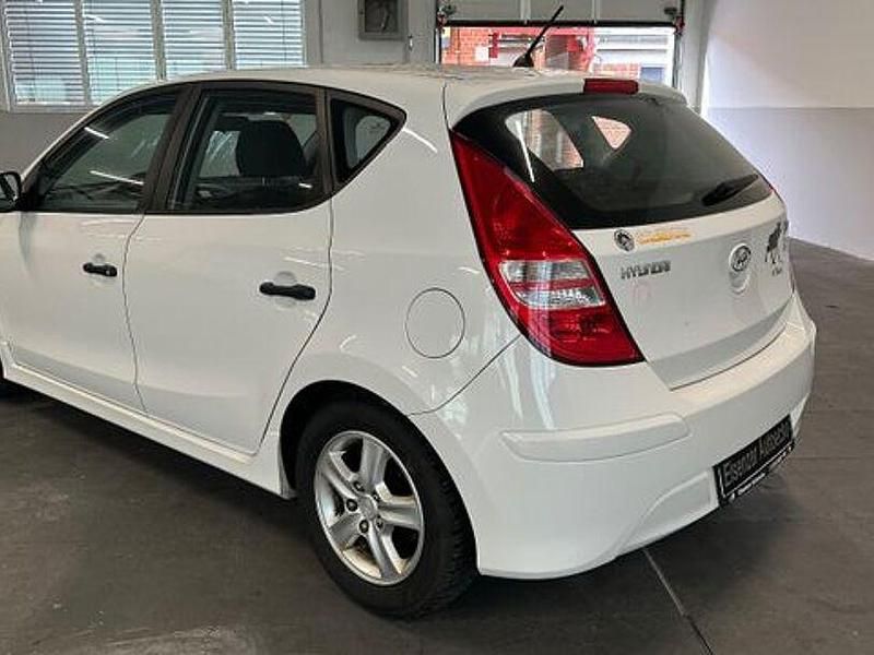 Gebraucht Hyundai i30 110 PS (80 kW) 2012 Andere Limousine