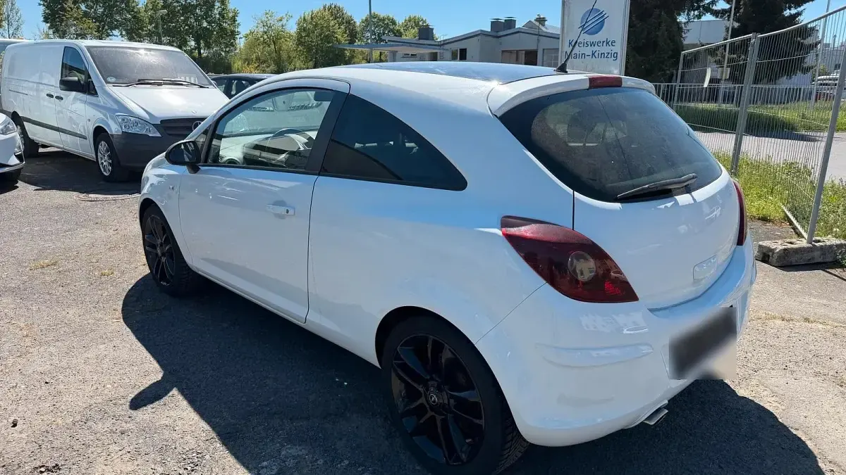 Usata Opel Corsa 89 CV (65 kW) 2010 Bianco Utilitaria