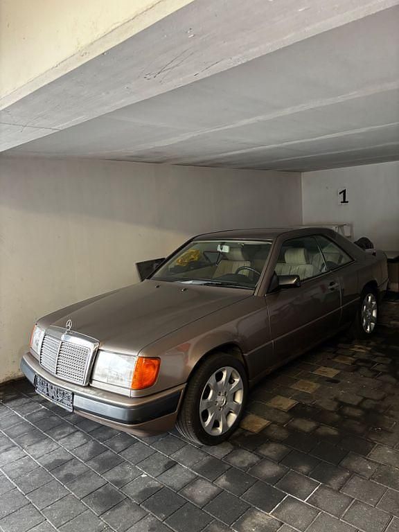 Gebraucht Mercedes 230 132 PS (97 kW) 1989 Beige Coupé