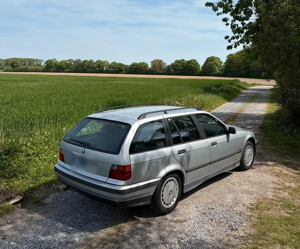 Gebraucht BMW 318 115 PS (84 kW) 1995 Silber Kombi
