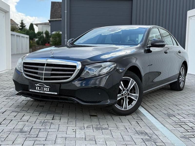 Schwarz Gebraucht 2018 Mercedes E220 Limousine | 21.000 € (Etwas zu teuer) - Bild 1/4