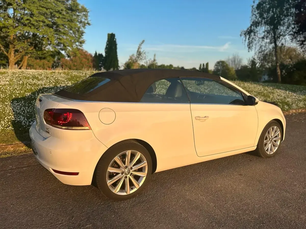 Gebraucht VW Golf 105 PS (77 kW) 2011 Weiß Cabrio