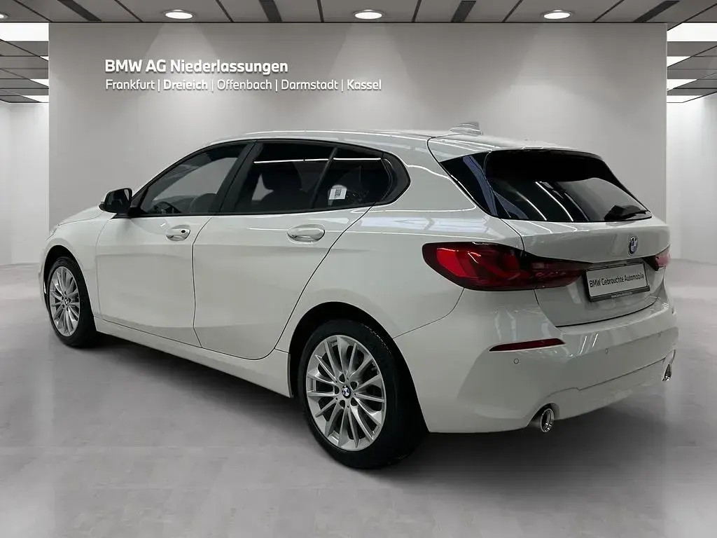 Używany BMW 118 Performance 150 KM (110 kW) 2023 Biały Hatchback