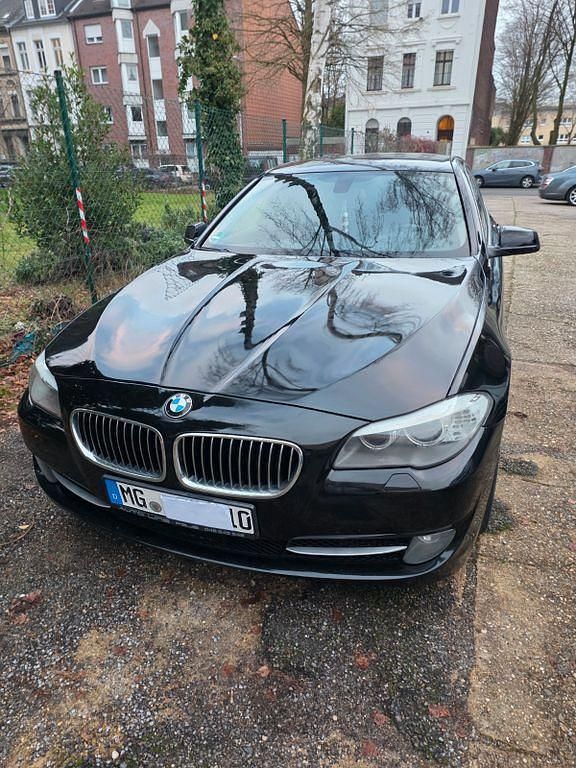 Schwarz Gebraucht 2013 BMW 520 Limousine | 16.800 € (Teuer) - Bild 1/4