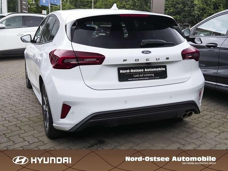 Gebraucht Ford Focus ST-Line X 155 PS (114 kW) 2024 Weiss frostweiß Limousine
