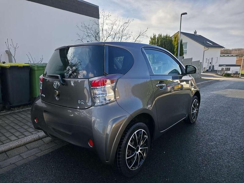 Gebraucht Toyota iQ 68 PS (50 kW) 2010 Bronze Kleinwagen