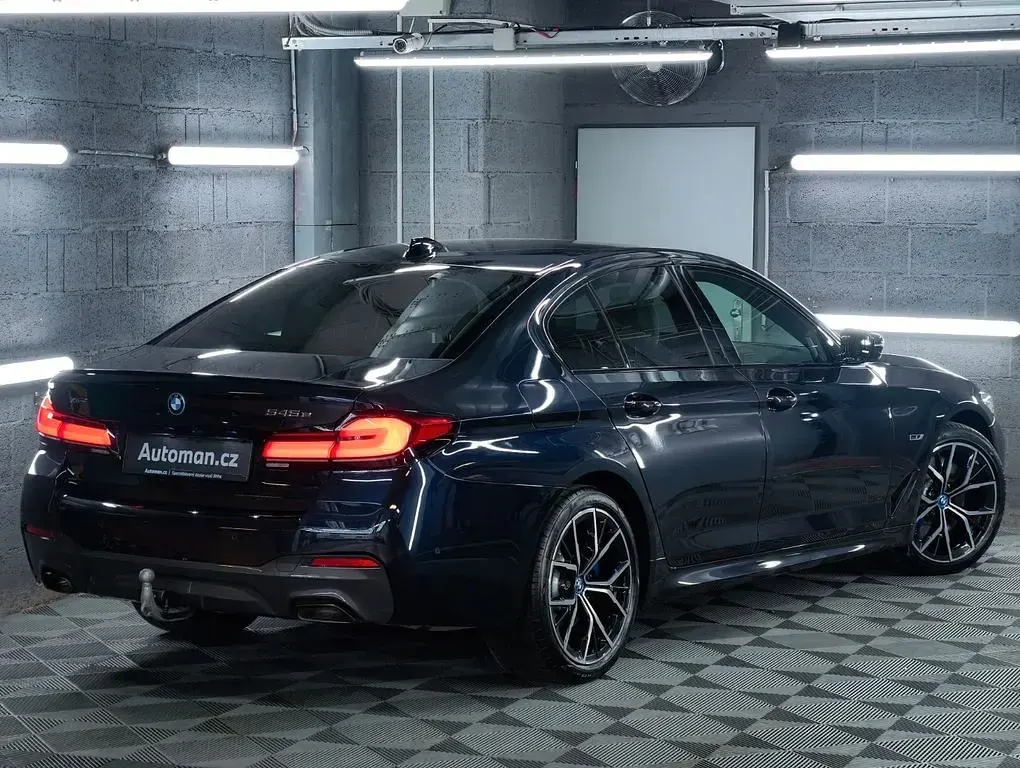 Gebraucht BMW 545e M Sport 286 PS (210 kW) 2022 Schwarz Limousine