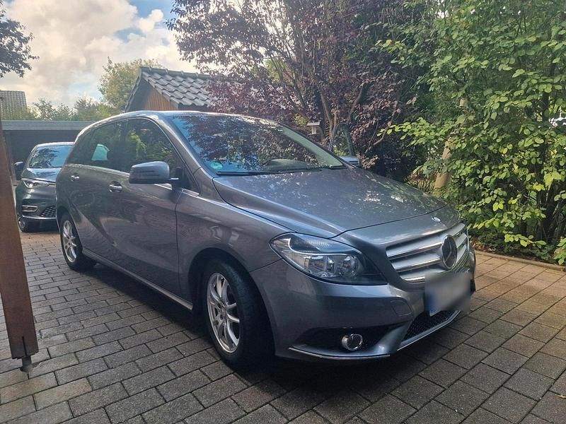 Gebraucht 2012 Mercedes B180 Van / Kleinbus | 8.000 € (Etwas zu teuer) - Bild 1/4