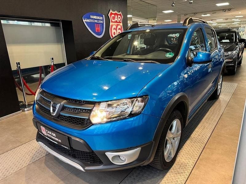 Blau Gebraucht 2016 Dacia Sandero Prestige Limousine | 6.900 € (Fairer Preis) - Bild 1/4