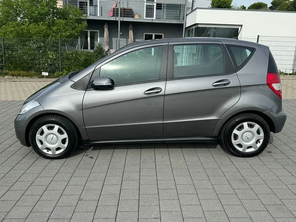 Gebraucht Mercedes A180 116 PS (85 kW) 2011 Grau Kleinwagen