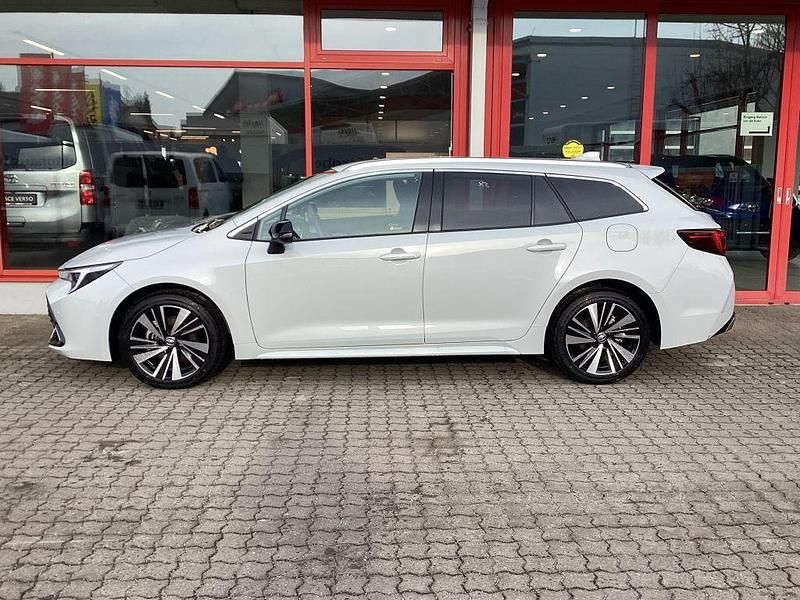 Neu Toyota Corolla 196 PS (144 kW) 2025 Ash grey metallic Kombi