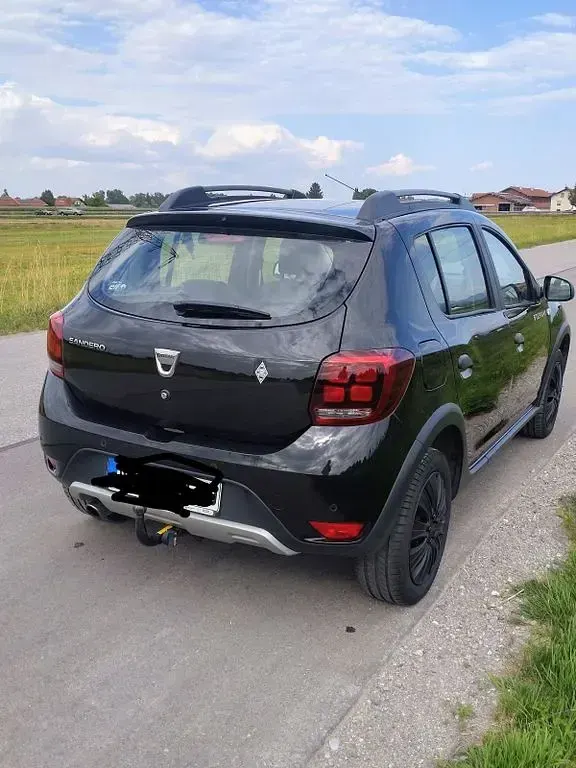 Gebraucht Dacia Sandero Celebration 90 PS (66 kW) 2017 Schwarz Limousine