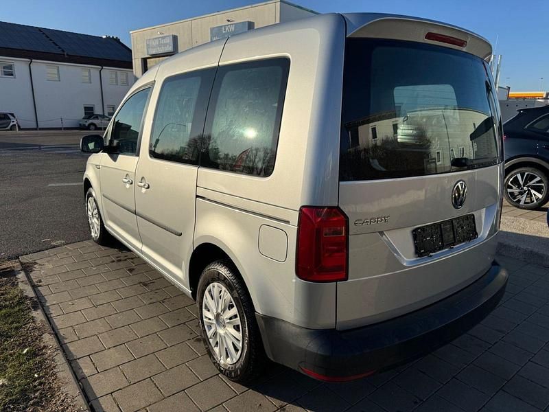 Gebraucht VW Caddy Trendline 102 PS (75 kW) 2018 Silber Van / Kleinbus