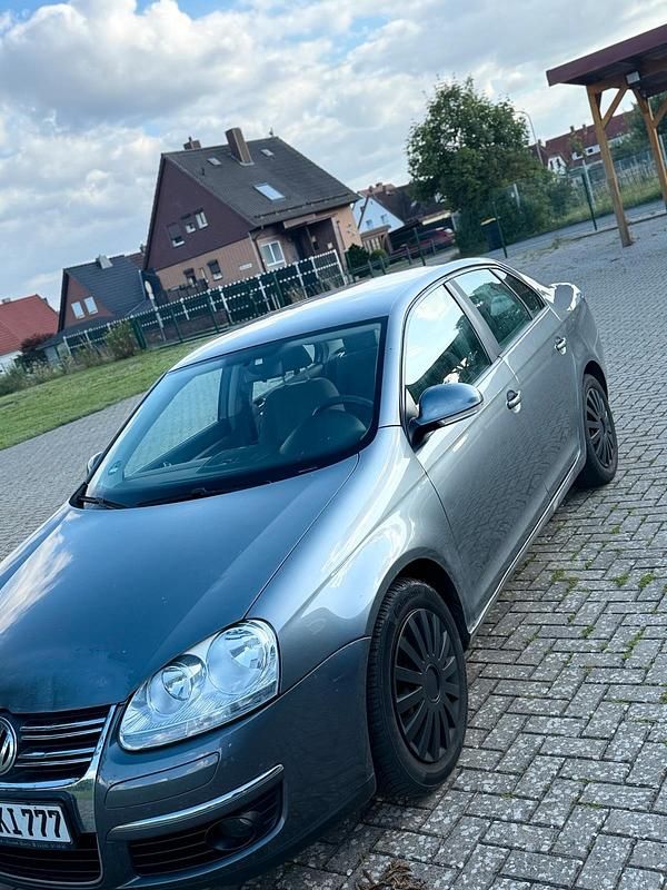 Grau Gebraucht 2007 VW Jetta Limousine | 3.400 € (Guter Preis) - Bild 1/4