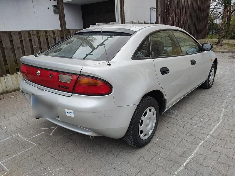 Gebraucht Mazda 323F 88 PS (64 kW) 1996 Silber Limousine