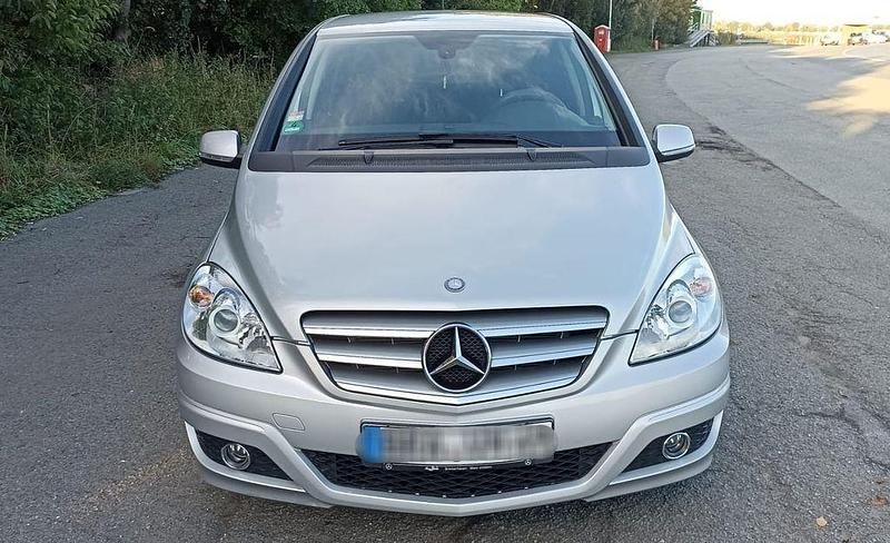 Silber Gebraucht 2010 Mercedes B160 Van / Kleinbus | 6.999 € (Etwas zu teuer) - Bild 1/4