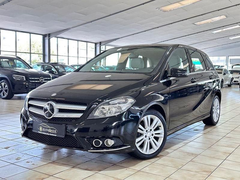 Schwarz Gebraucht 2012 Mercedes B200 Sport Van / Kleinbus | 11.600 € (Fairer Preis) - Bild 1/4