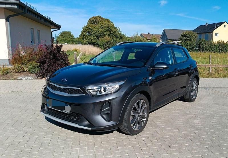 Grau Gebraucht 2020 Kia Stonic Comfort SUV | 12.500 € (Superpreis) - Bild 1/4