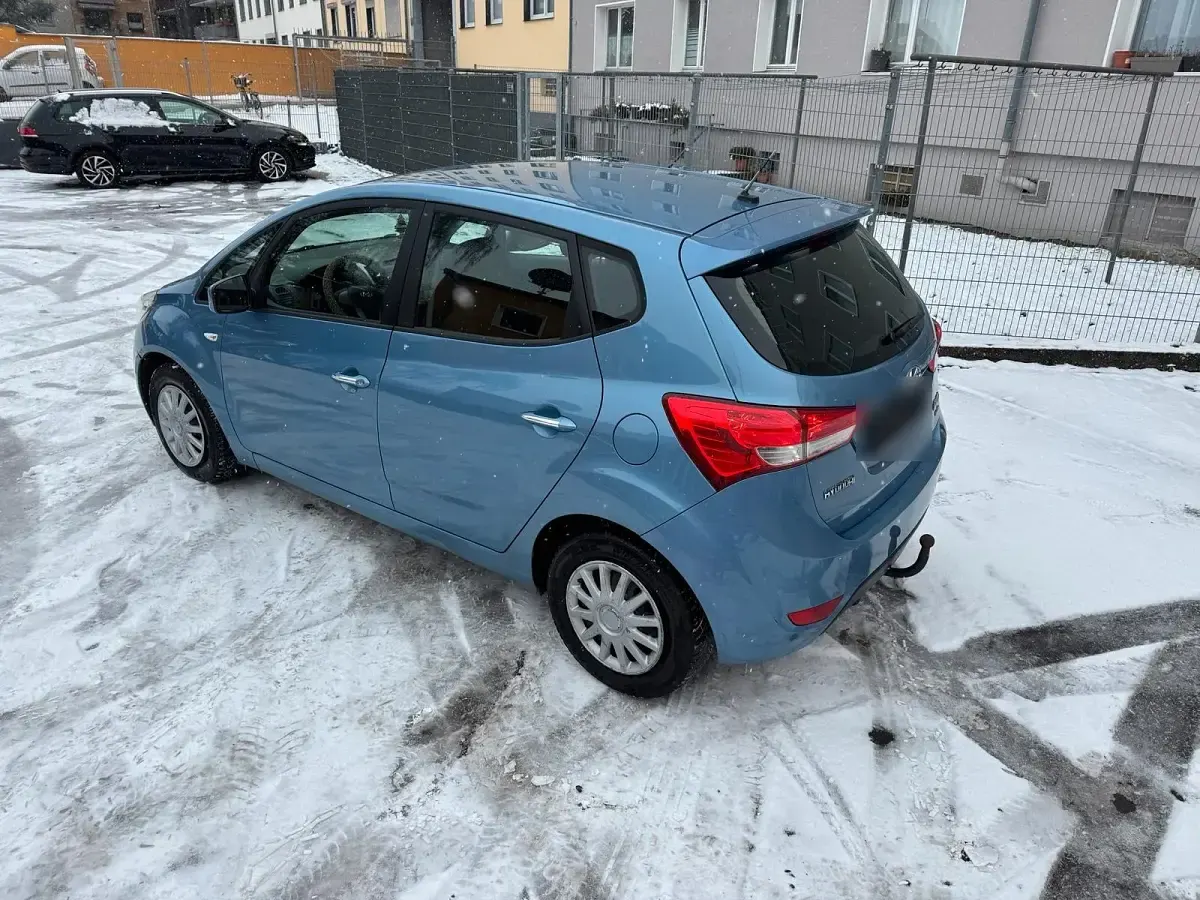 Gebraucht Hyundai ix20 95 PS (69 kW) 2012 Blau Kleinwagen