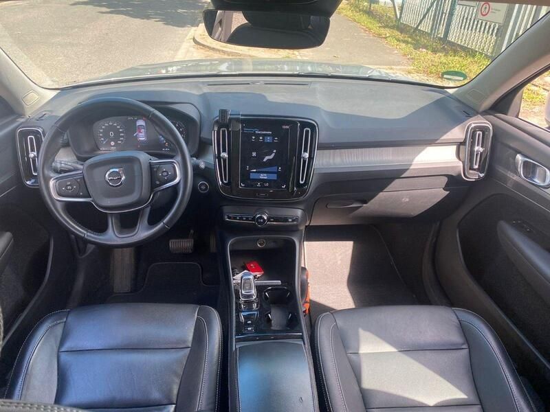 Silber Gebraucht 2018 Volvo XC40 Inscription SUV | 16.300 € (Superpreis) - Bild 1/4