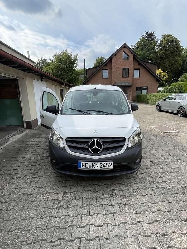 Weiß Gebraucht 2018 Mercedes Citan 112 Kombi | 5.999 € (Guter Preis) - Bild 1/4