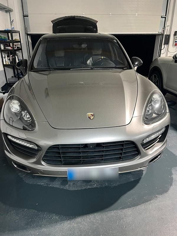 Gebraucht Porsche Cayenne Turbo 500 PS (367 kW) 2011 Grau SUV